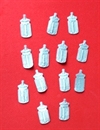 12 - 15 stk. små lys blå sutteflasker. til kortpynt / bordkort m.m. ca. 2,2 cm